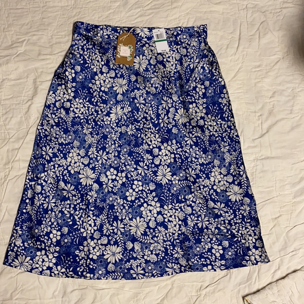 Beautiful skirt in a blue and white silky floral design NWT